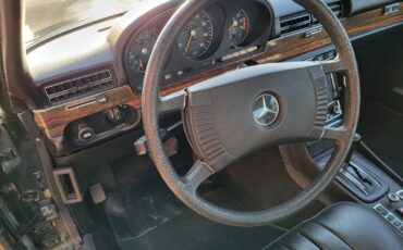 Mercedes-Benz-Other-1973-Sedan-33
