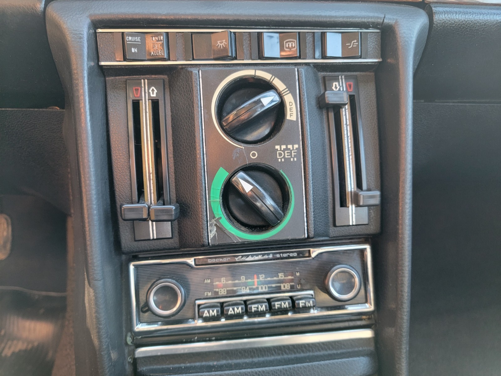 Mercedes-Benz-Other-1973-Sedan-34