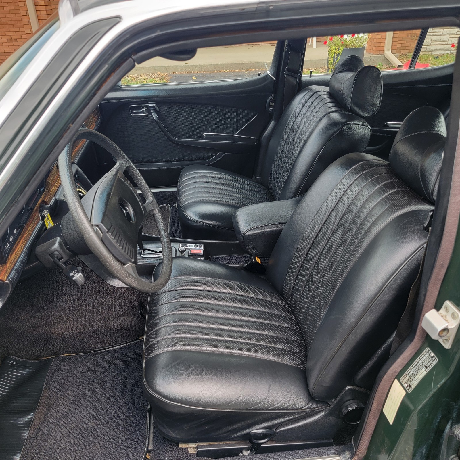 Mercedes-Benz-Other-1973-Sedan-36