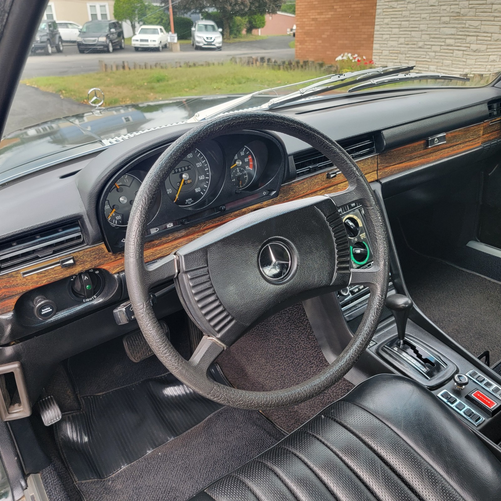 Mercedes-Benz-Other-1973-Sedan-37