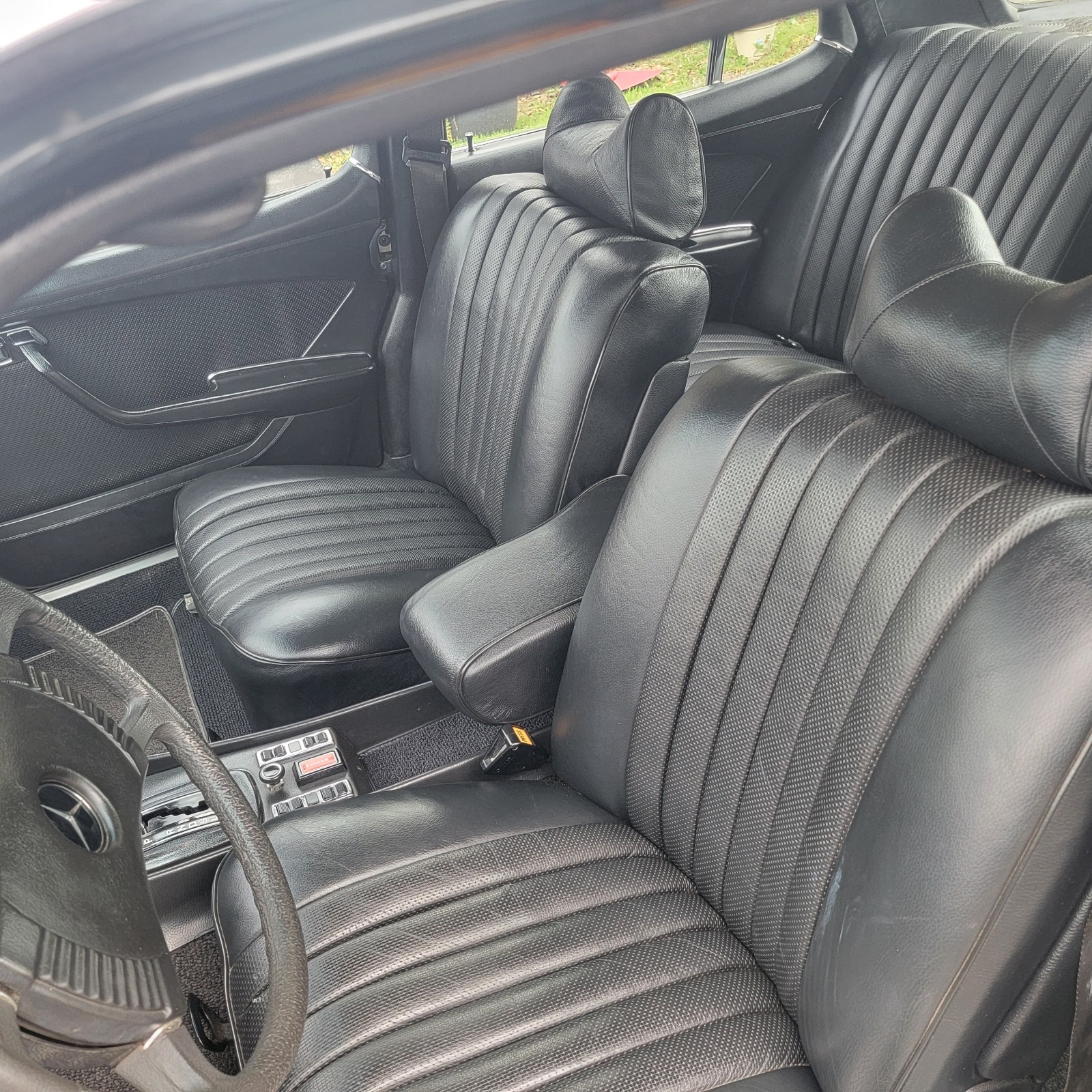 Mercedes-Benz-Other-1973-Sedan-39