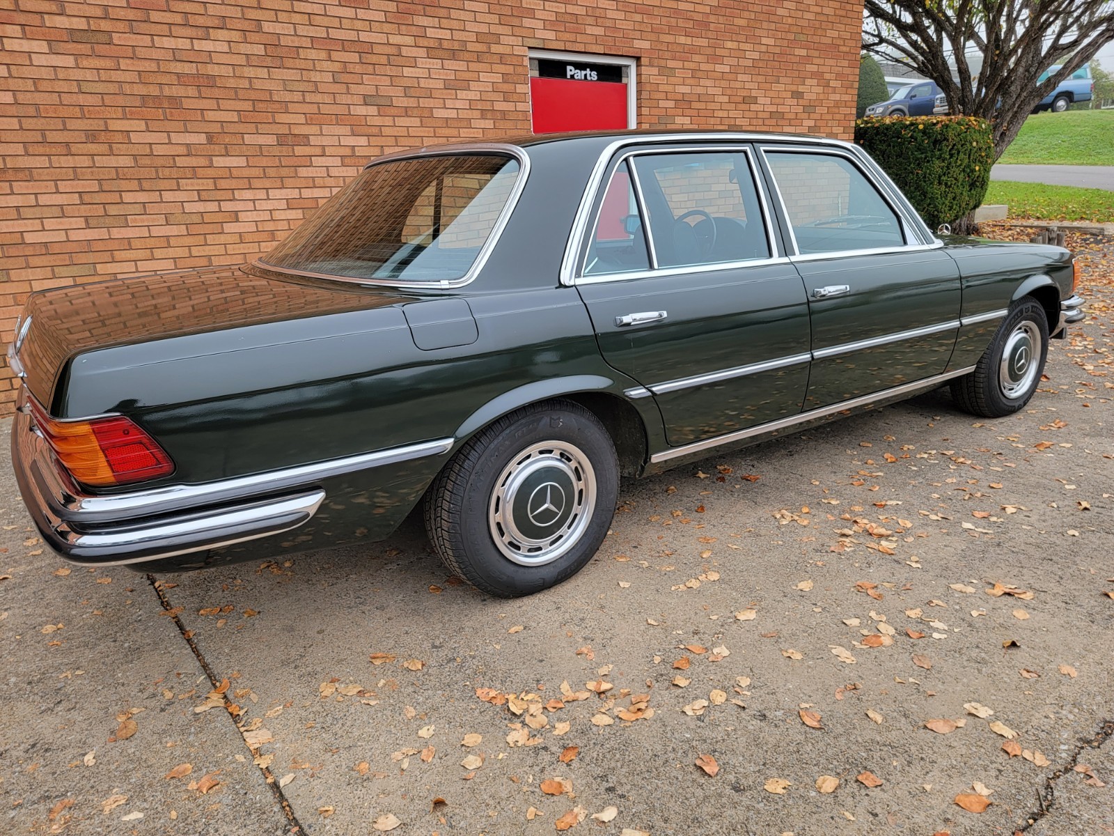 Mercedes-Benz-Other-1973-Sedan-5
