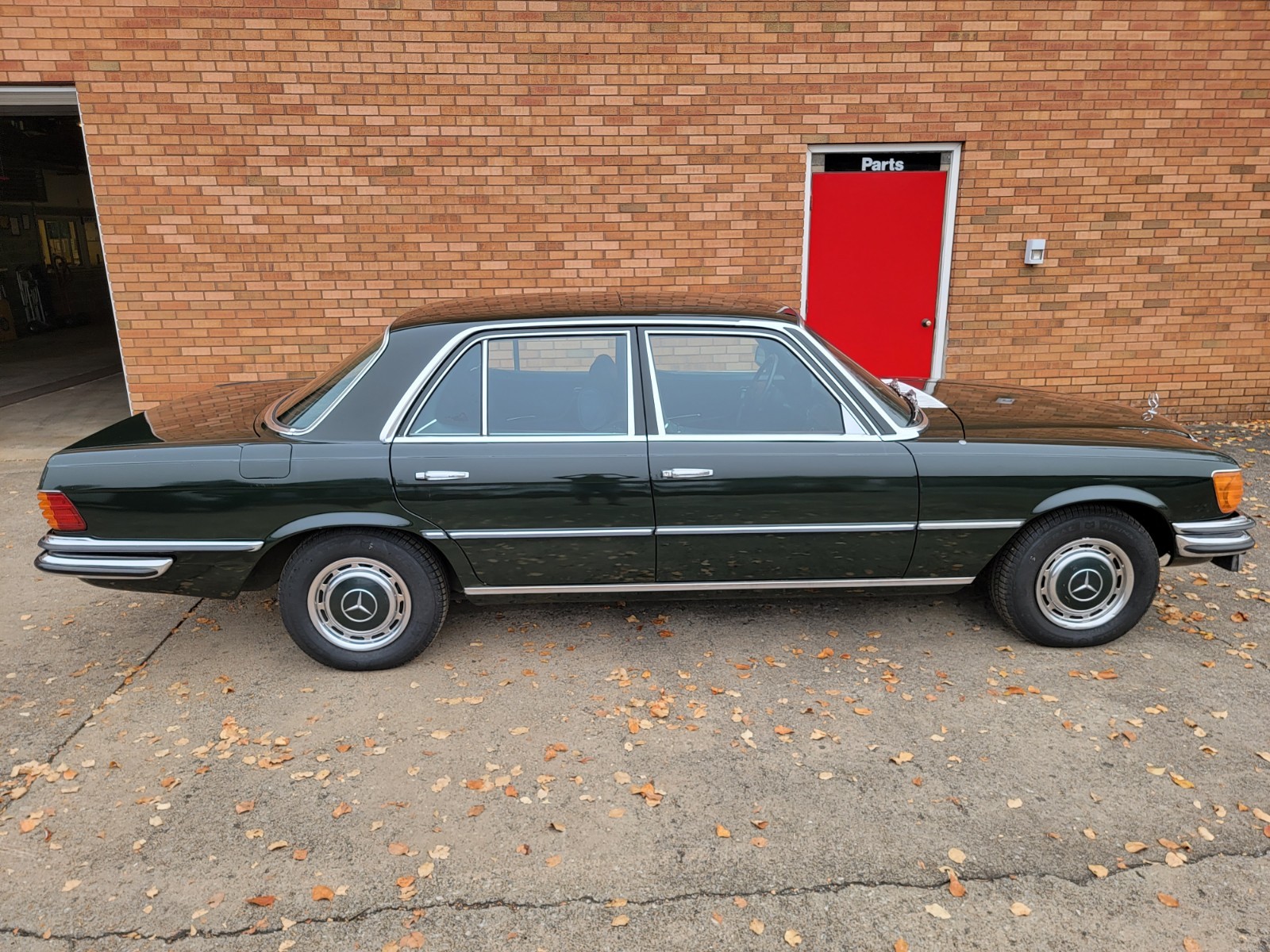 Mercedes-Benz-Other-1973-Sedan-6