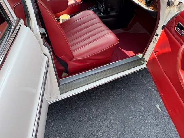 Mercedes-Benz-Other-1974-Sedan-10