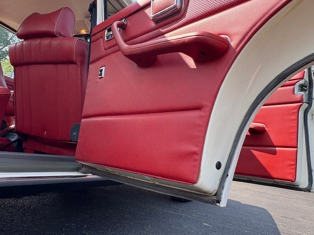 Mercedes-Benz-Other-1974-Sedan-12