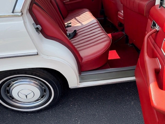 Mercedes-Benz-Other-1974-Sedan-13