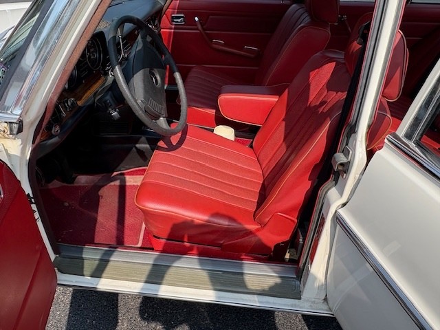 Mercedes-Benz-Other-1974-Sedan-15