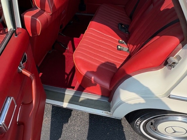 Mercedes-Benz-Other-1974-Sedan-16
