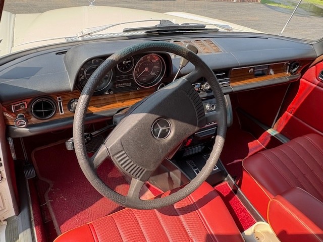 Mercedes-Benz-Other-1974-Sedan-18