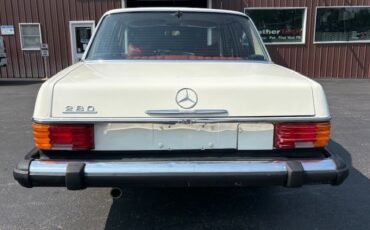 Mercedes-Benz-Other-1974-Sedan-4