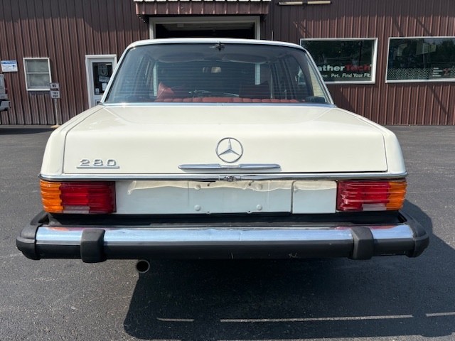Mercedes-Benz-Other-1974-Sedan-4