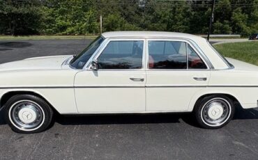 Mercedes-Benz-Other-1974-Sedan-5