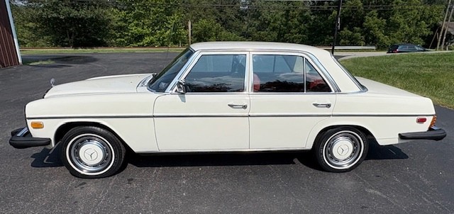 Mercedes-Benz-Other-1974-Sedan-5