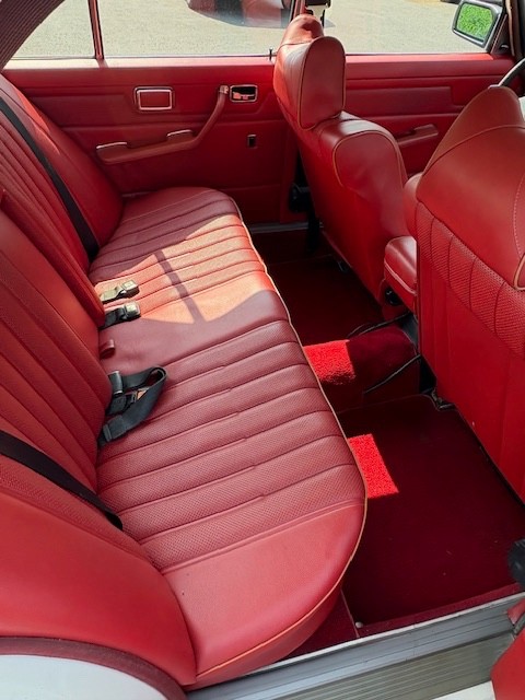 Mercedes-Benz-Other-1974-Sedan-8