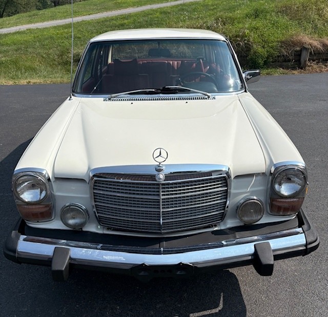 Mercedes-Benz-Other-1974-Sedan