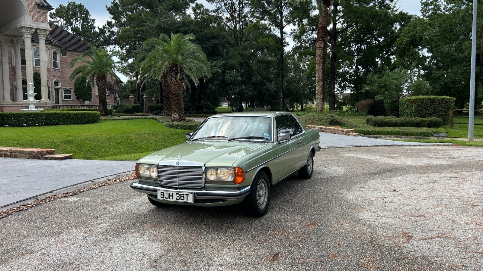 Mercedes-Benz-Other-1979-Coupe-1