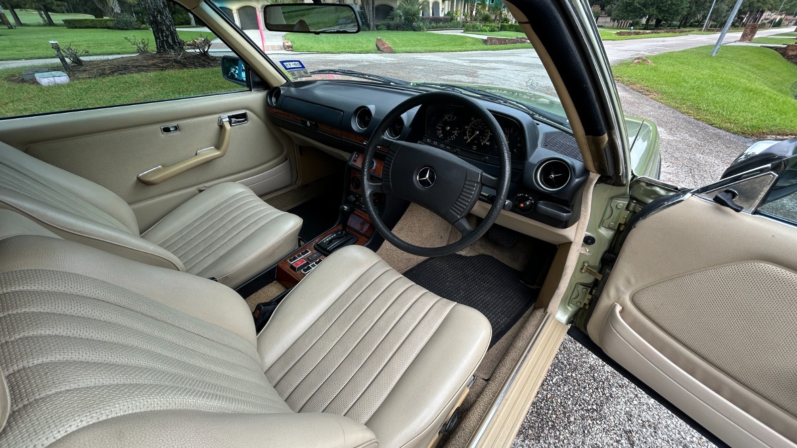 Mercedes-Benz-Other-1979-Coupe-15