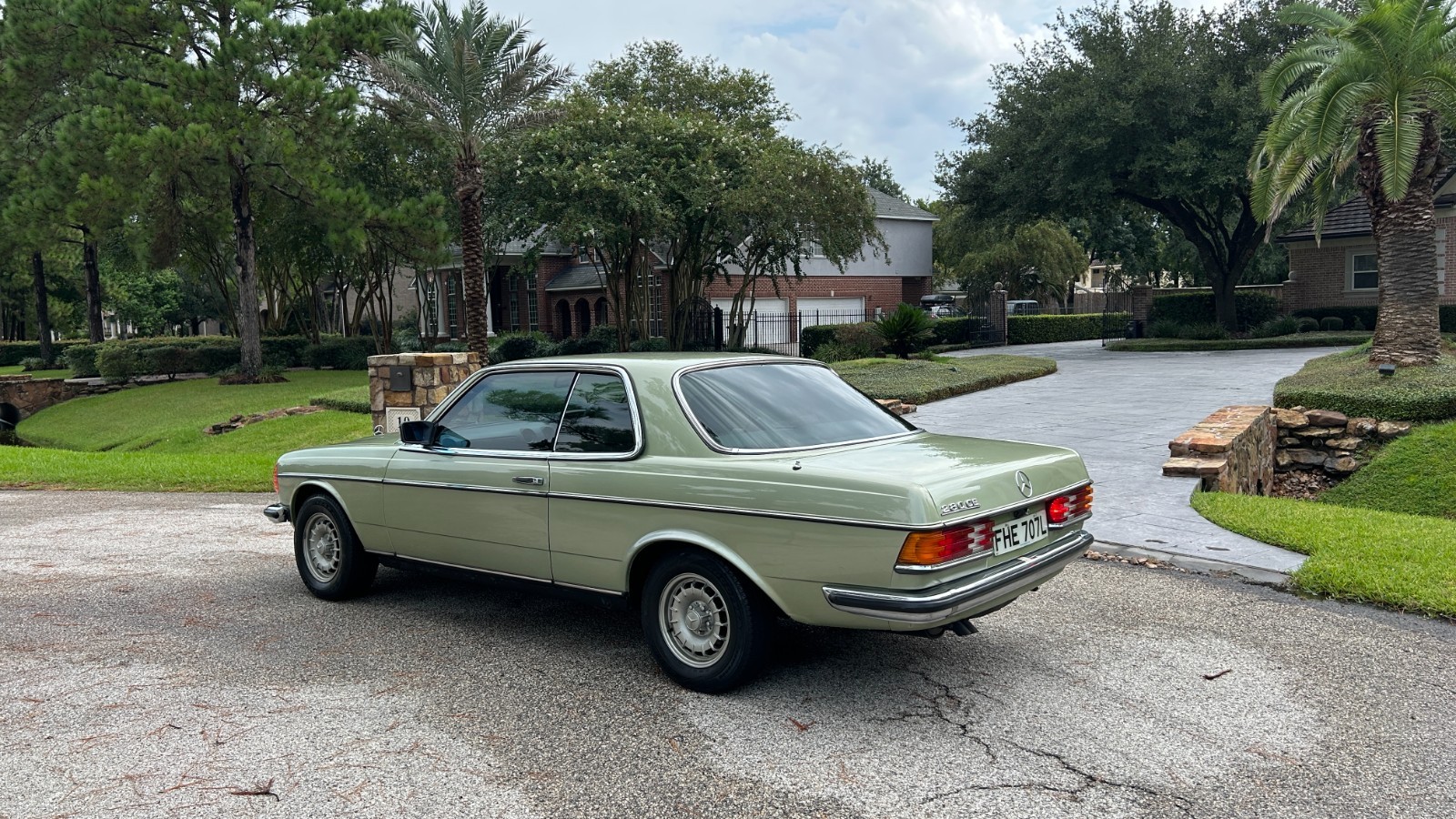 Mercedes-Benz-Other-1979-Coupe-3
