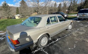 Mercedes-Benz-Other-1990-Sedan-3