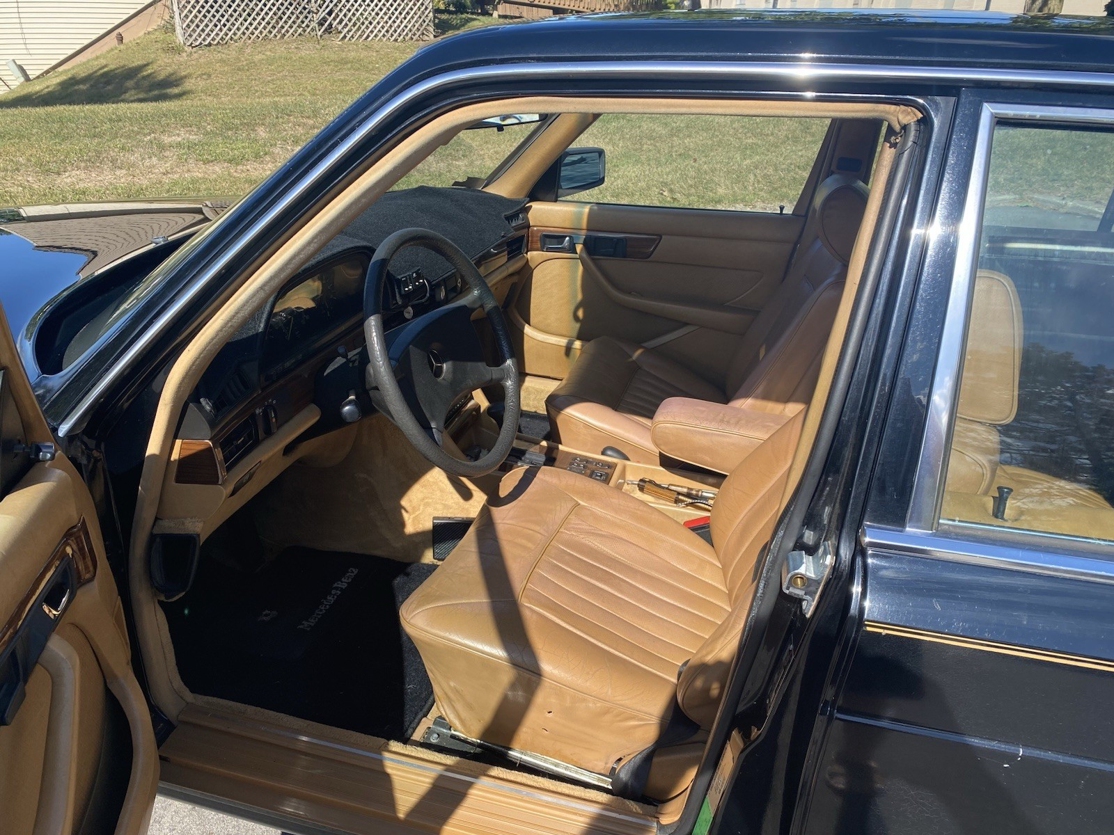 Mercedes-Benz-S-Class-1982-Sedan-4