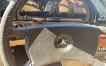 Mercedes-Benz-S-Class-1982-Sedan-5