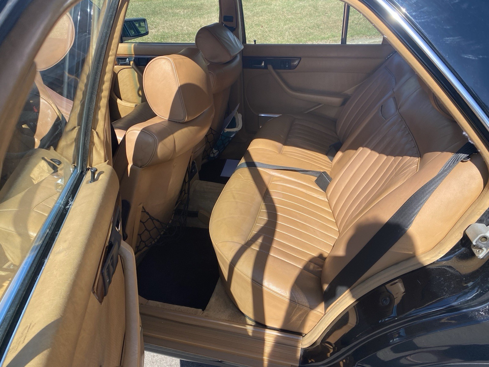 Mercedes-Benz-S-Class-1982-Sedan-6