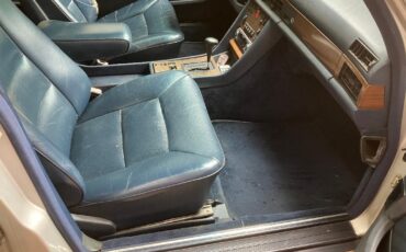 Mercedes-Benz-S-Class-1990-Sedan-11