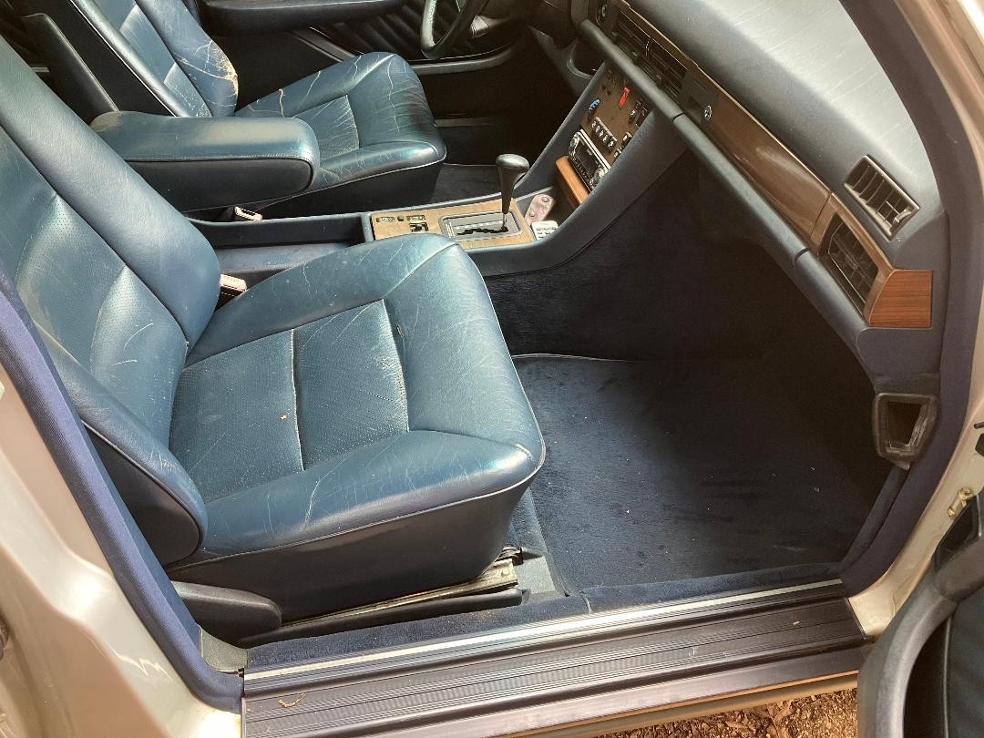 Mercedes-Benz-S-Class-1990-Sedan-11