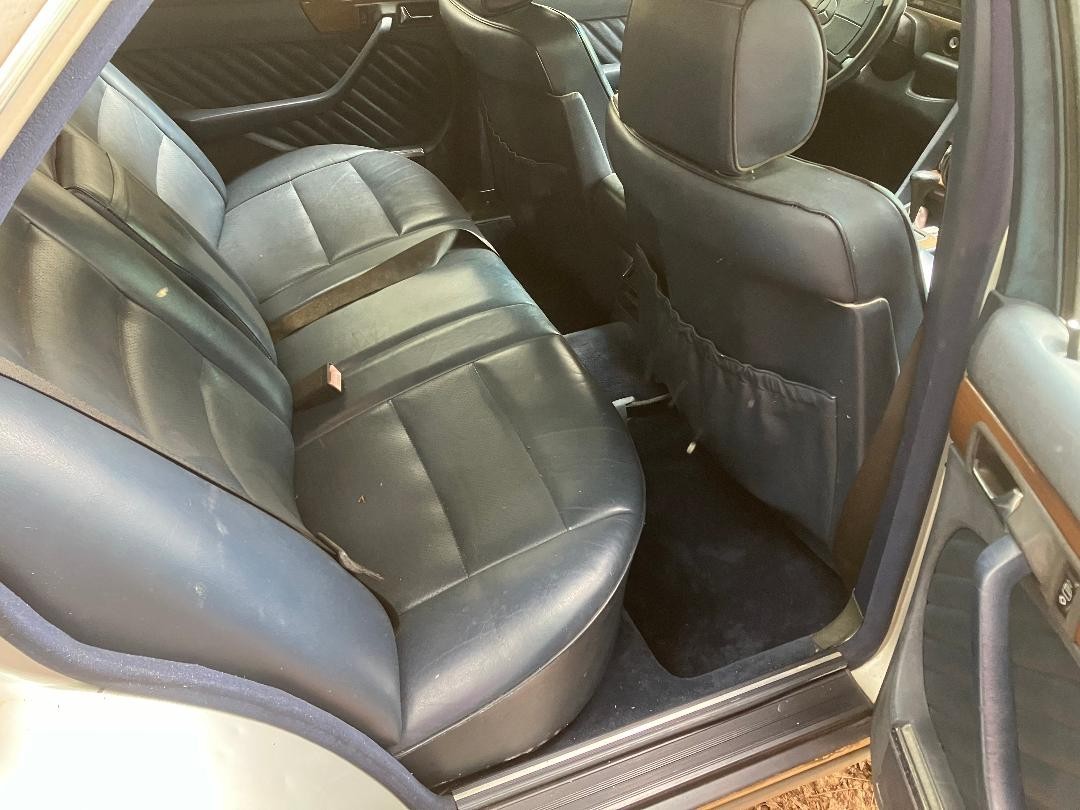 Mercedes-Benz-S-Class-1990-Sedan-12