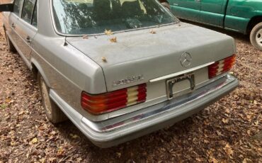 Mercedes-Benz-S-Class-1990-Sedan-3