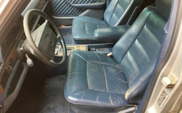 Mercedes-Benz-S-Class-1990-Sedan-6