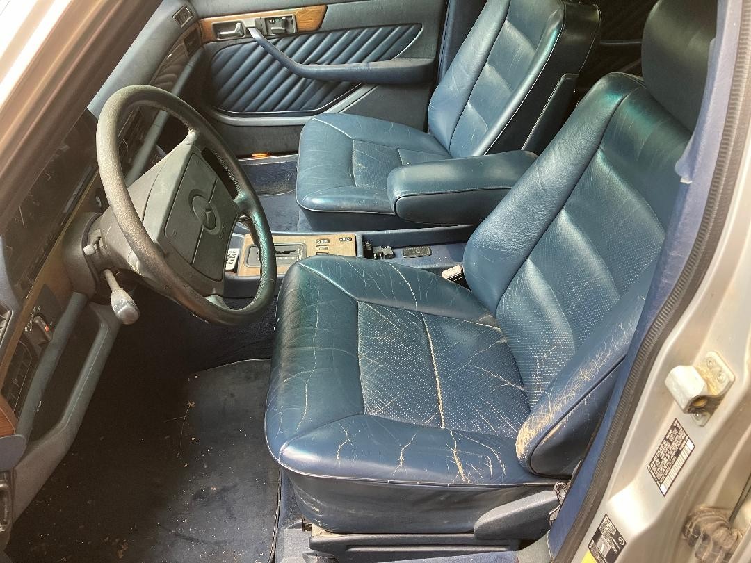 Mercedes-Benz-S-Class-1990-Sedan-6