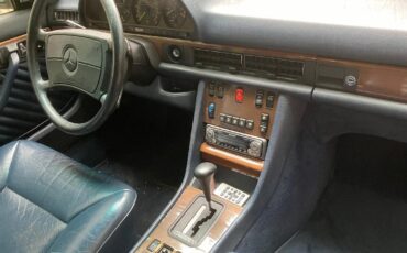 Mercedes-Benz-S-Class-1990-Sedan-7