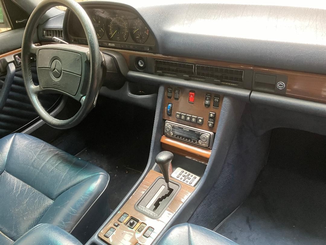 Mercedes-Benz-S-Class-1990-Sedan-7