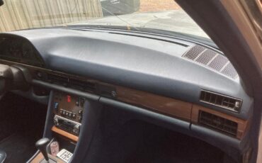 Mercedes-Benz-S-Class-1990-Sedan-8