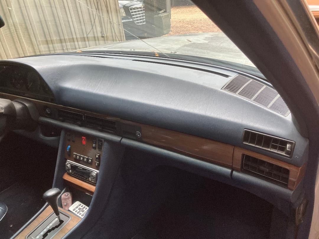Mercedes-Benz-S-Class-1990-Sedan-8