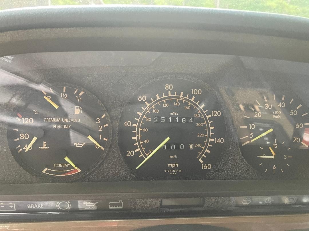 Mercedes-Benz-S-Class-1990-Sedan-9