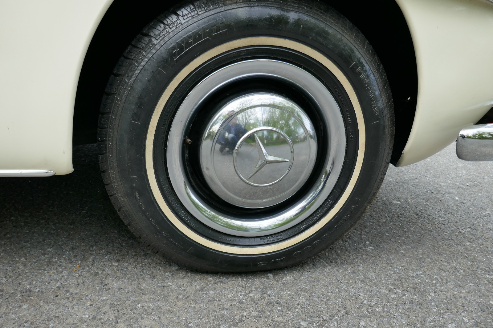 Mercedes-Benz-SL-Class-1961-Convertible-15