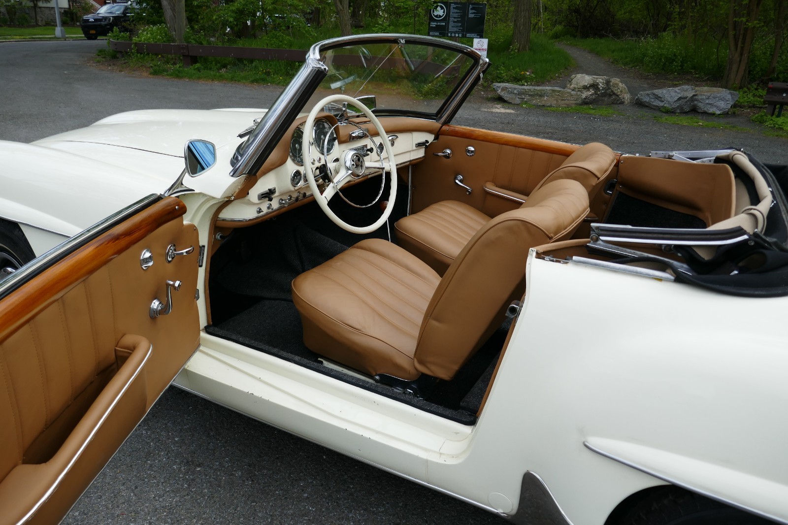 Mercedes-Benz-SL-Class-1961-Convertible-17