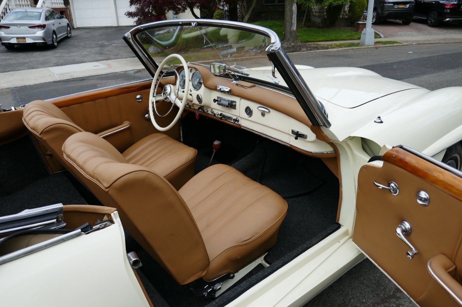 Mercedes-Benz-SL-Class-1961-Convertible-19