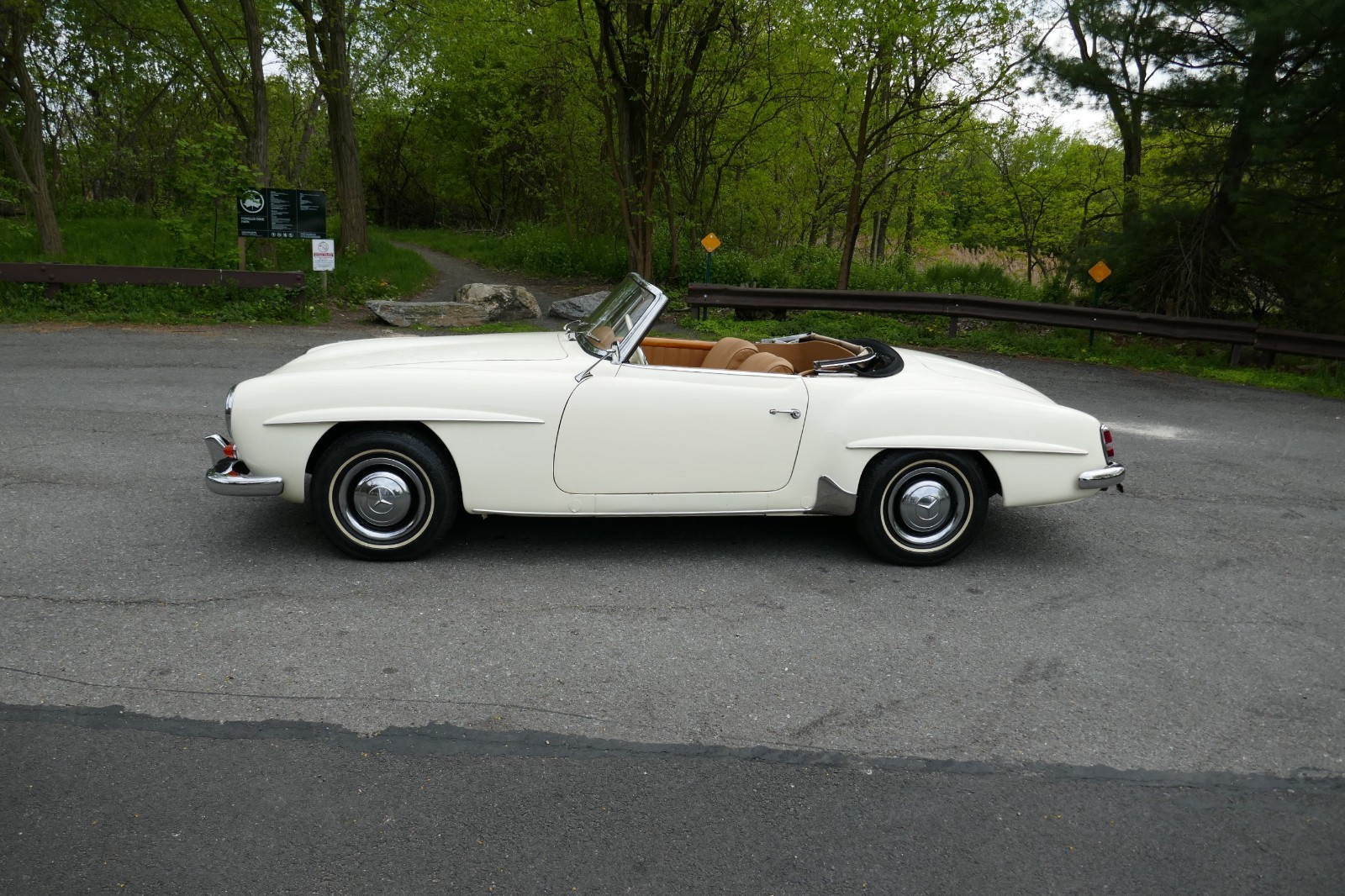 Mercedes-Benz-SL-Class-1961-Convertible-2