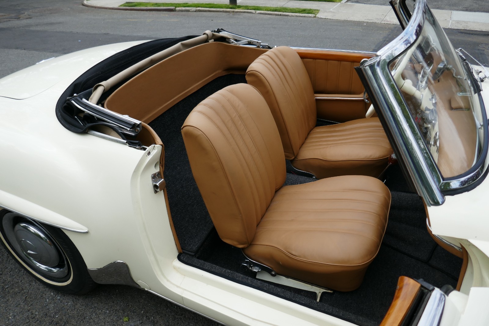 Mercedes-Benz-SL-Class-1961-Convertible-20