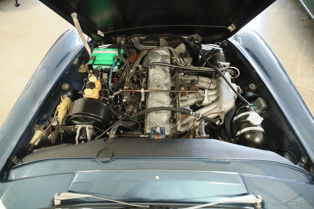 Mercedes-Benz-SL-Class-1968-Convertible-14