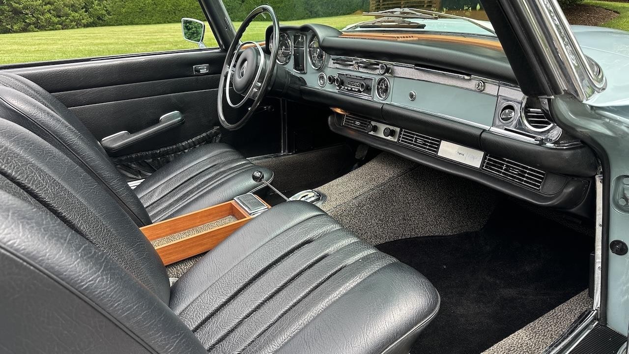 Mercedes-Benz-SL-Class-1970-27