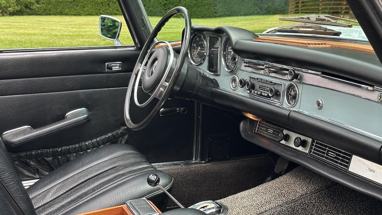 Mercedes-Benz-SL-Class-1970-28