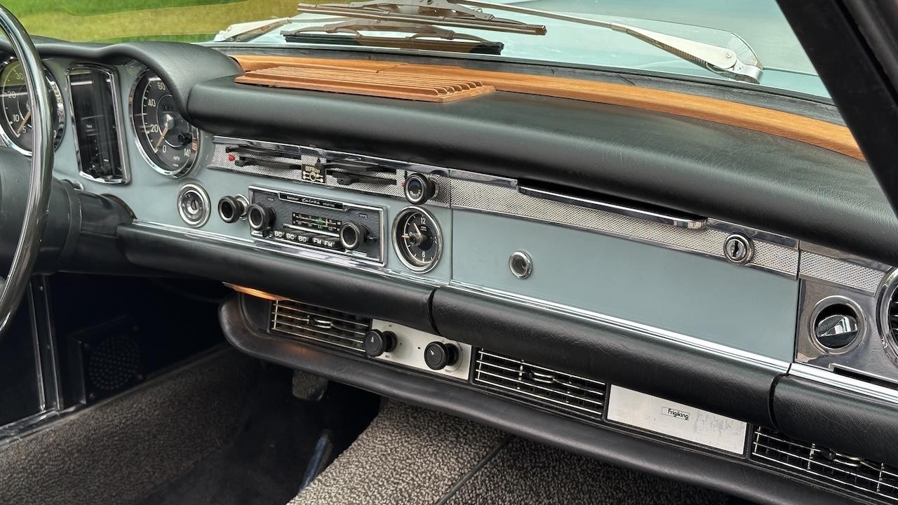 Mercedes-Benz-SL-Class-1970-29