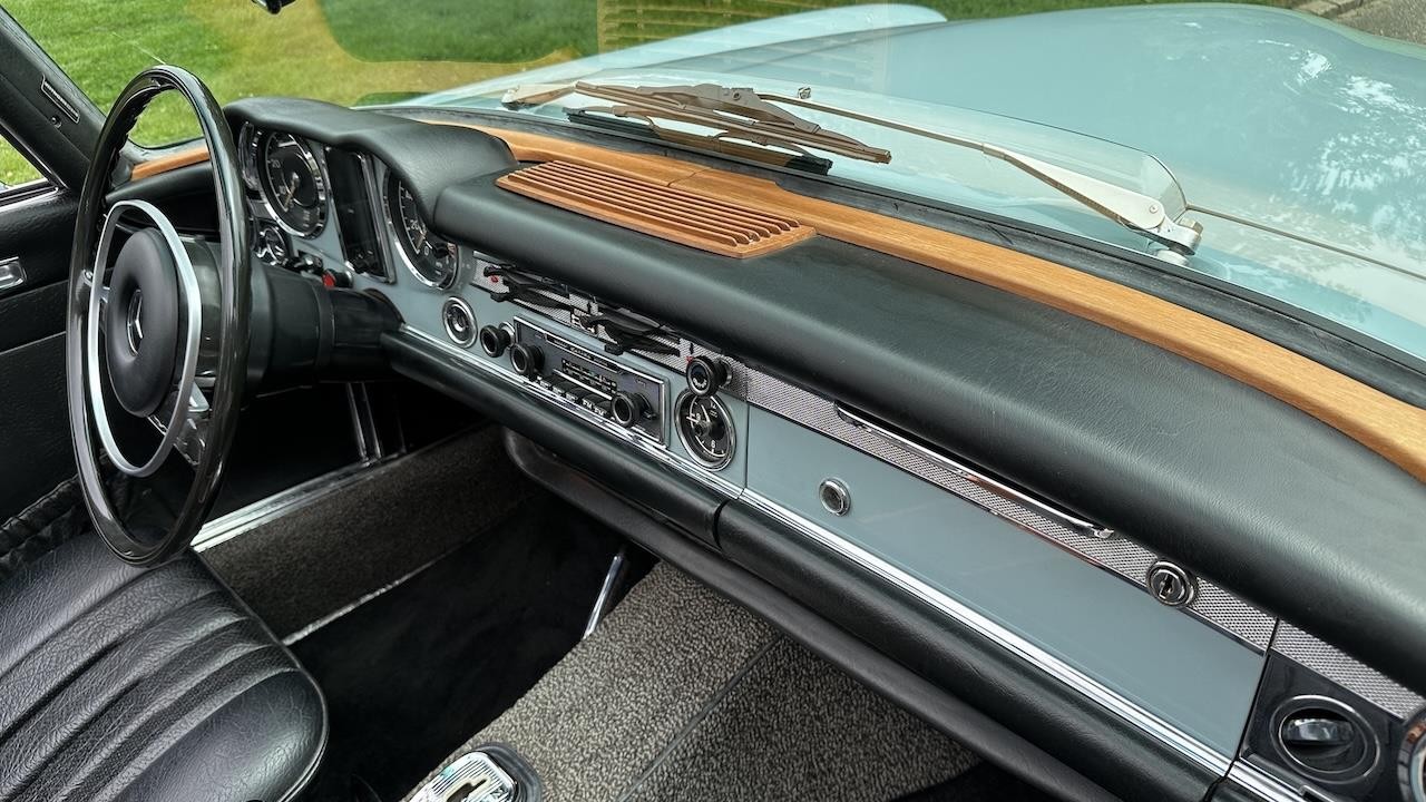 Mercedes-Benz-SL-Class-1970-30