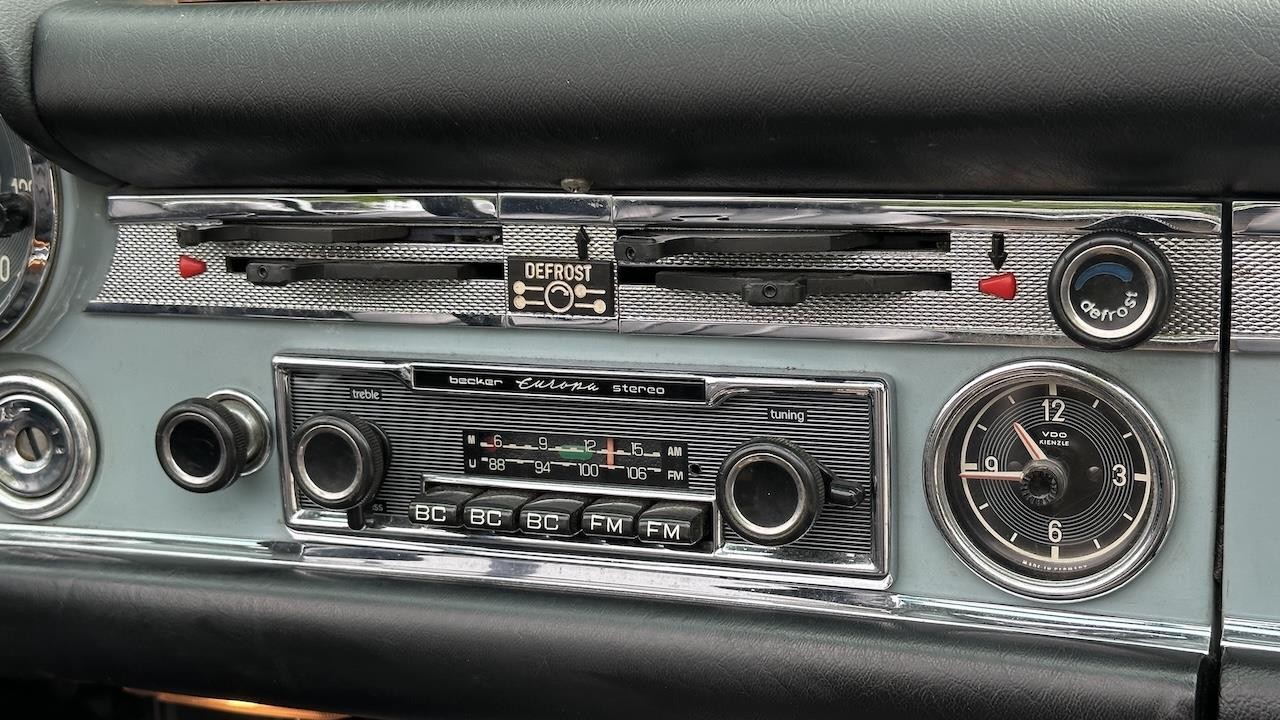 Mercedes-Benz-SL-Class-1970-31