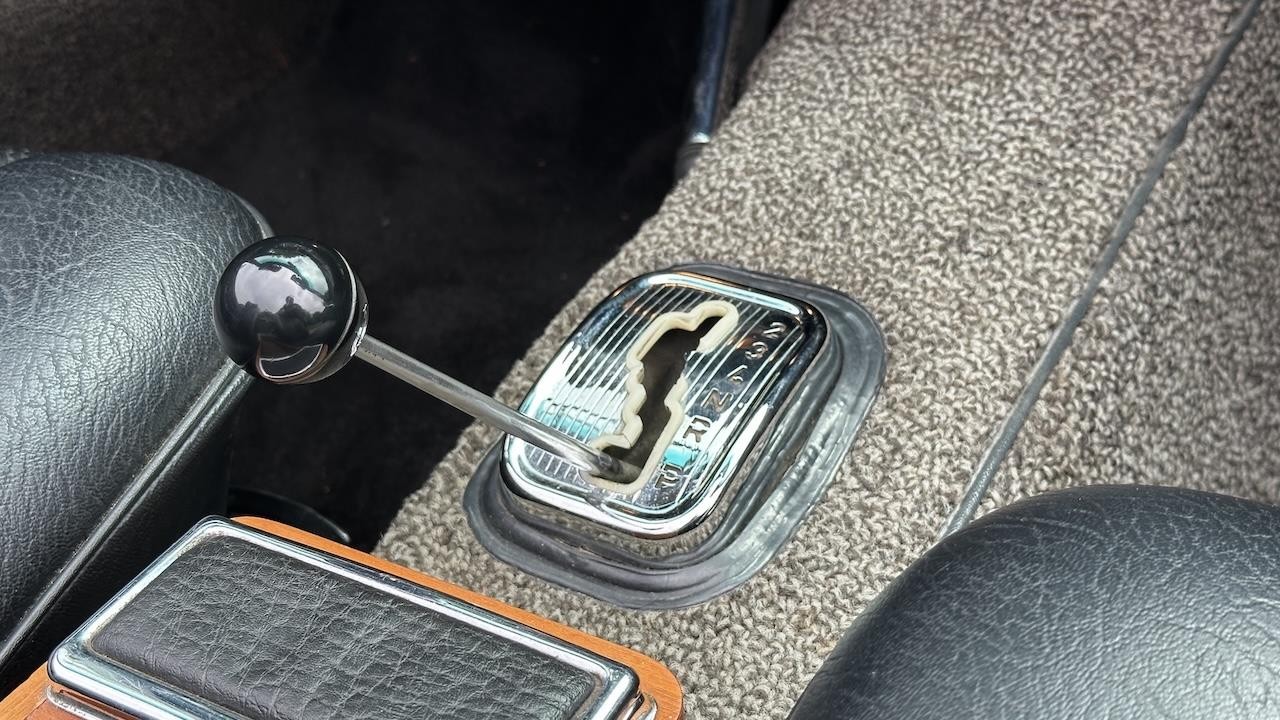 Mercedes-Benz-SL-Class-1970-32