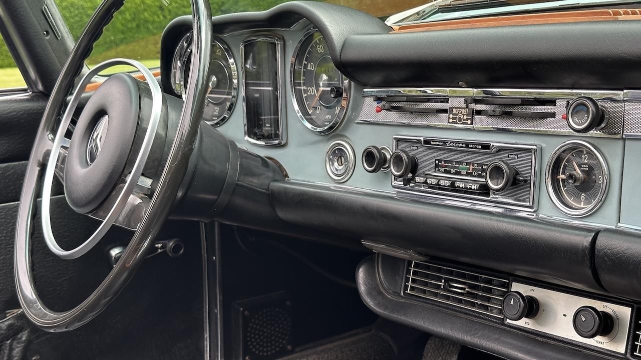 Mercedes-Benz-SL-Class-1970-33